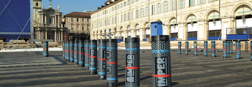 איטום שטחים ציבוריים, כבישים ומסלולי המראה.